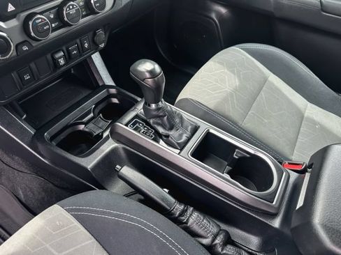 Used 2021 Toyota Tacoma TRD Sport AWD/4WD image 18