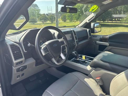Used 2019 Ford F150 Lariat image 14