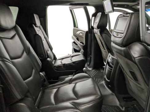 Used 2019 Cadillac Escalade ESV Platinum AWD/4WD image 23