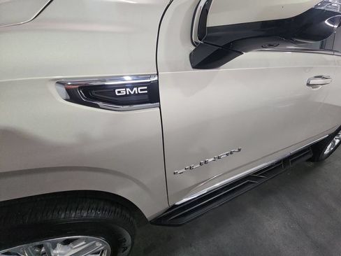Used 2023 GMC Yukon SLT w/ SLT Luxury Package RWD image 32