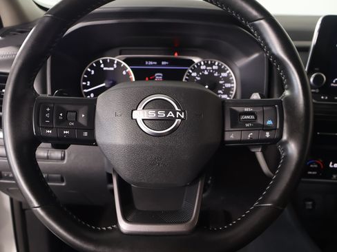 Used 2025 Nissan Rogue SV FWD image 3