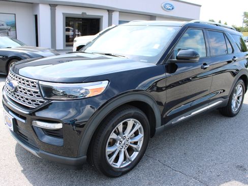 Used 2021 Ford Explorer Limited w/ Equipment Group 301A RWD image 2