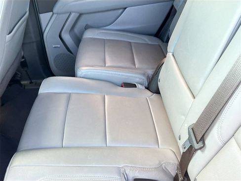 Used 2022 GMC Yukon SLT w/ SLT Luxury Package image 29