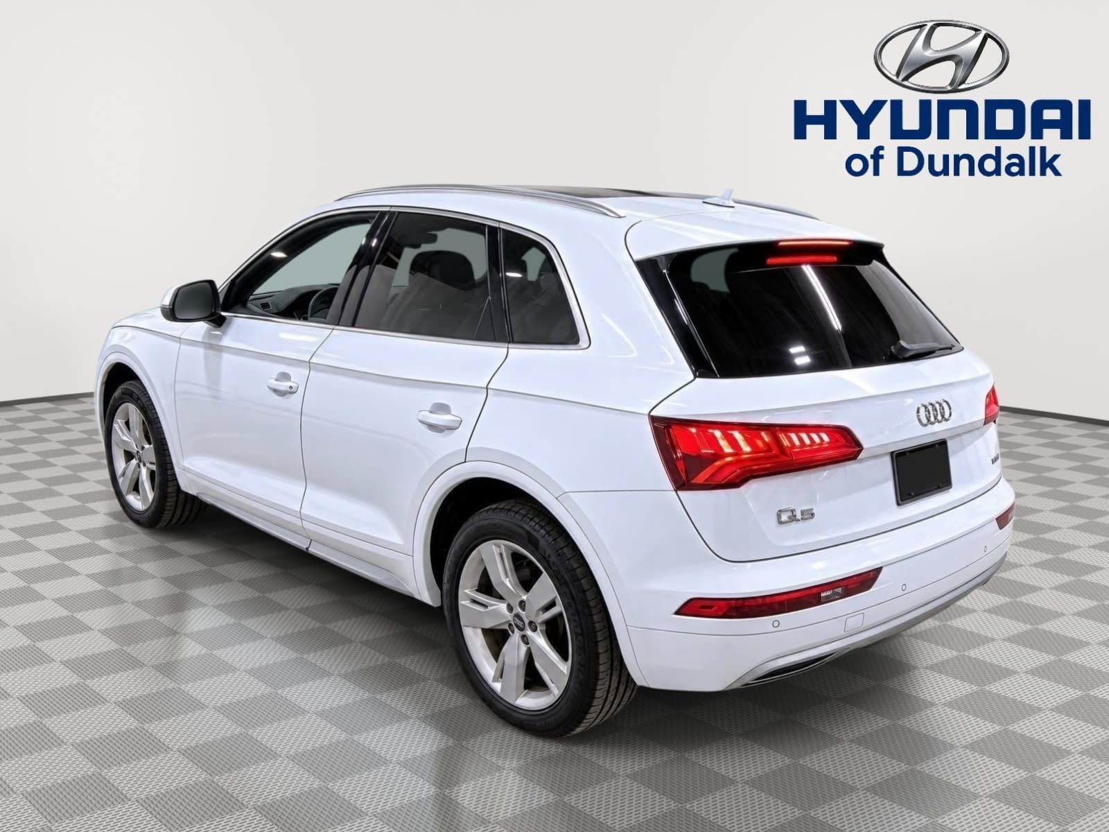 Used 2019 Audi Q5 2.0T Premium Plus w/ Premium Plus Package AWD/4WD image 3