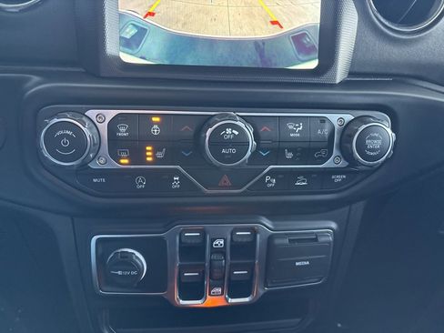 Used 2021 Jeep Gladiator High Altitude image 17