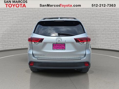 Used 2019 Toyota Highlander SE FWD image 7