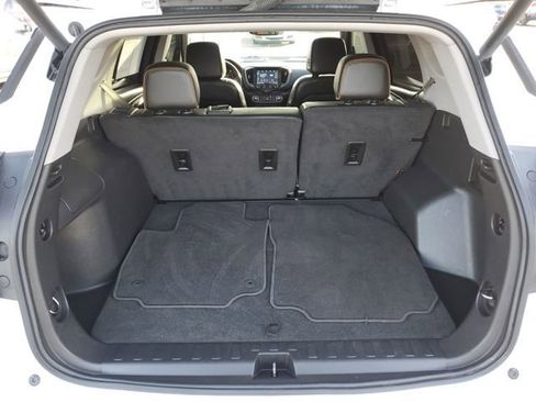 Used 2022 GMC Terrain AT4 image 36