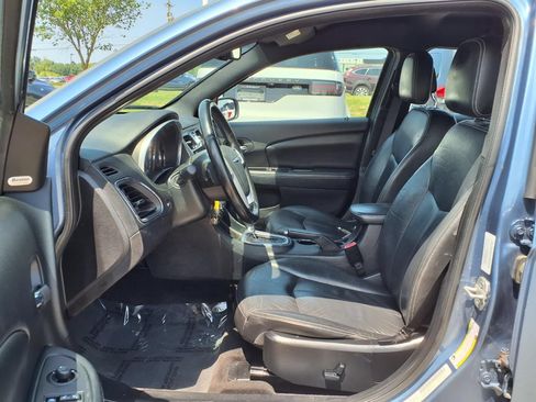 Used 2011 Chrysler 200 Limited FWD image 17