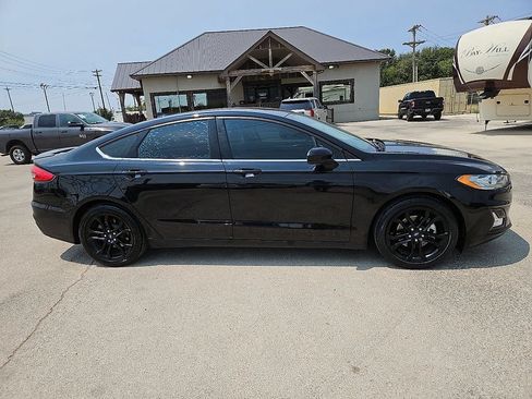 Used 2020 Ford Fusion SE w/ Equipment Group 151A FWD image 9