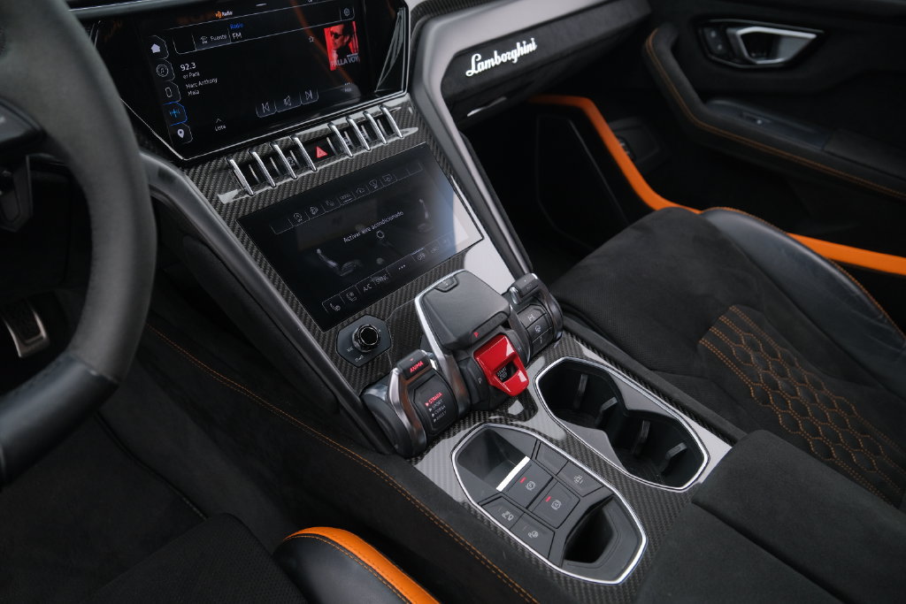 Used 2023 Lamborghini Urus Performante AWD/4WD image 13