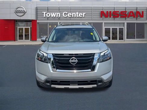 Certified 2025 Nissan Pathfinder Platinum w/ Cargo Package FWD image 2