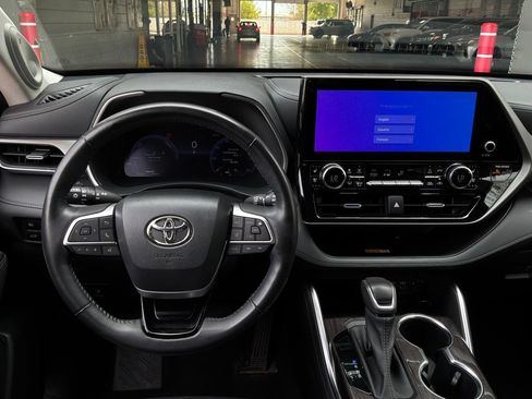 Used 2023 Toyota Highlander Limited AWD/4WD image 18