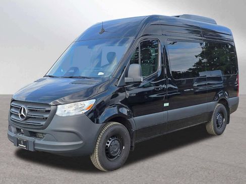 Used 2025 Mercedes-Benz Sprinter 2500 image 7