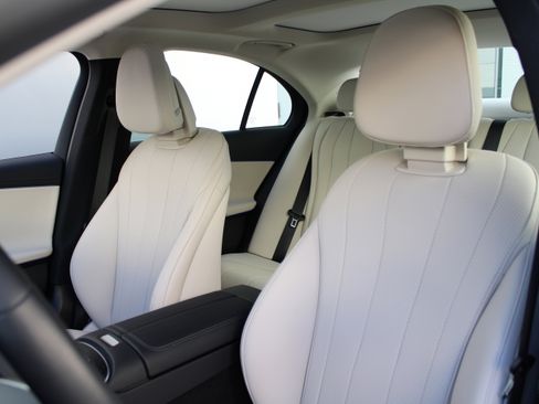 Used 2025 Mercedes-Benz E 350 Sedan image 6