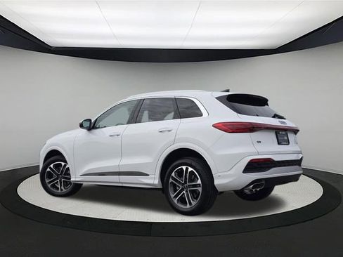 Certified 2025 Audi Q5 Premium w/ Convenience Package image 5