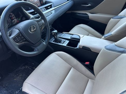 Used 2020 Lexus ES 300h w/ Premium Package image 11