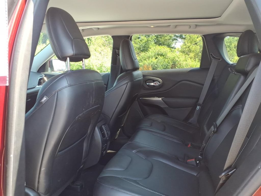 Used 2020 Jeep Cherokee Limited AWD/4WD image 28