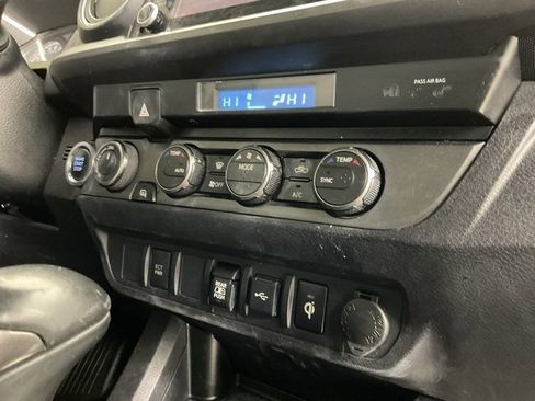 Used 2021 Toyota Tacoma TRD Off-Road image 16