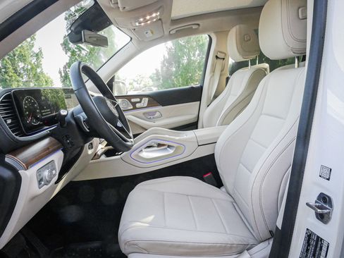 Used 2025 Mercedes-Benz GLS 450 4MATIC image 7