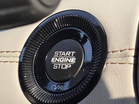 Used 2022 Jeep Compass Limited image 33