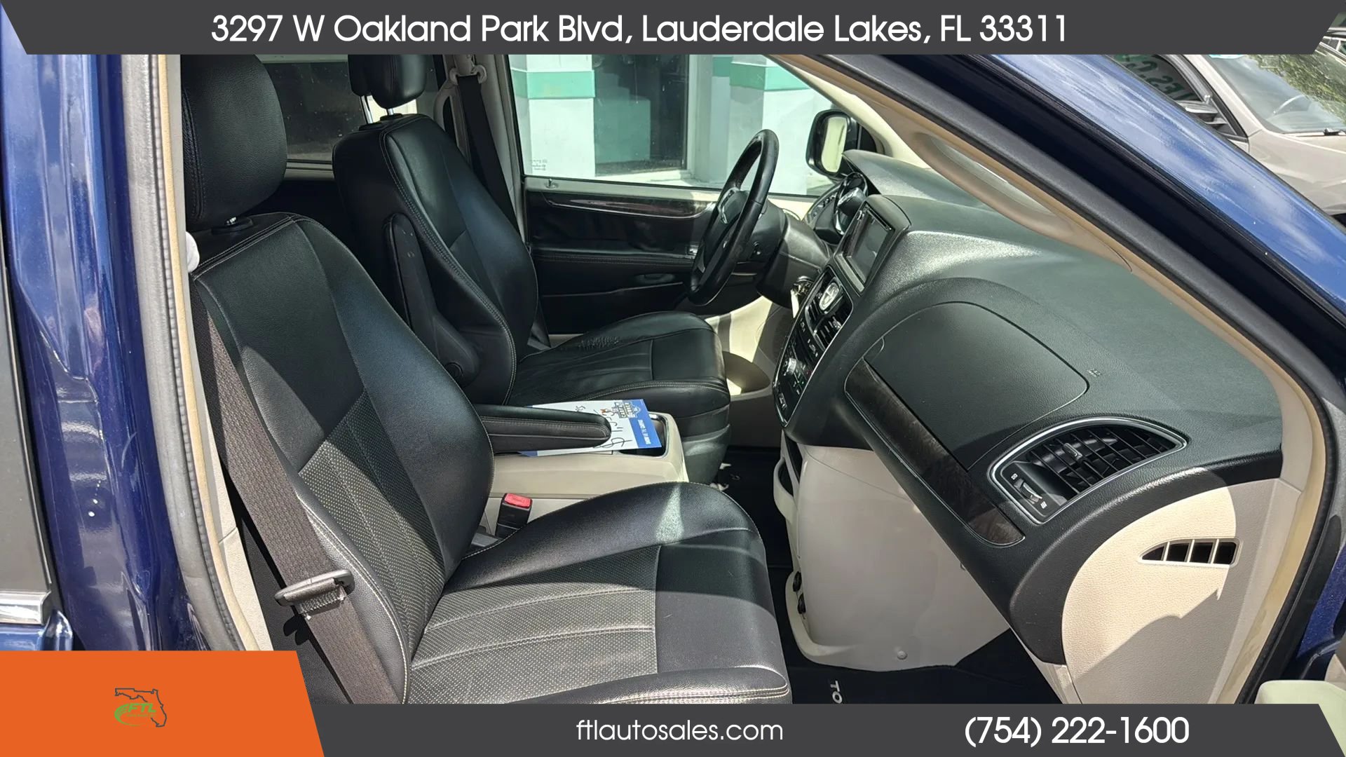 Used 2014 Chrysler Town & Country Touring-L FWD image 32