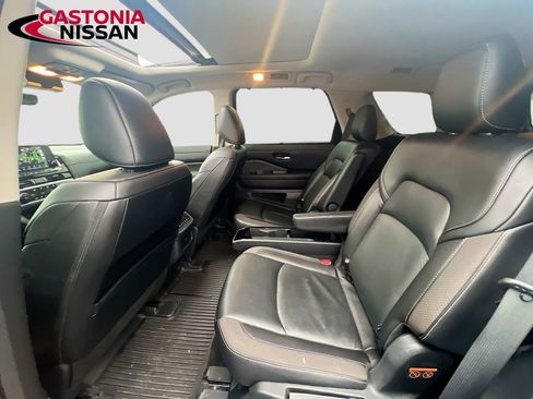 Used 2023 Nissan Pathfinder SL w/ SL Premium Package image 33