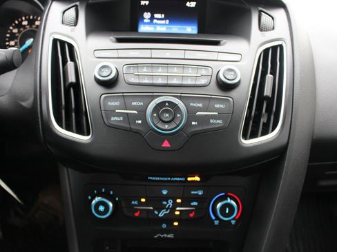 Used 2015 Ford Focus SE w/ Equipment Group 201A FWD image 25