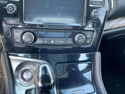 Used 2017 Nissan Maxima Platinum FWD image 27