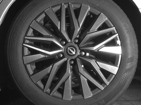 Used 2024 Nissan Altima 2.5 SV image 14