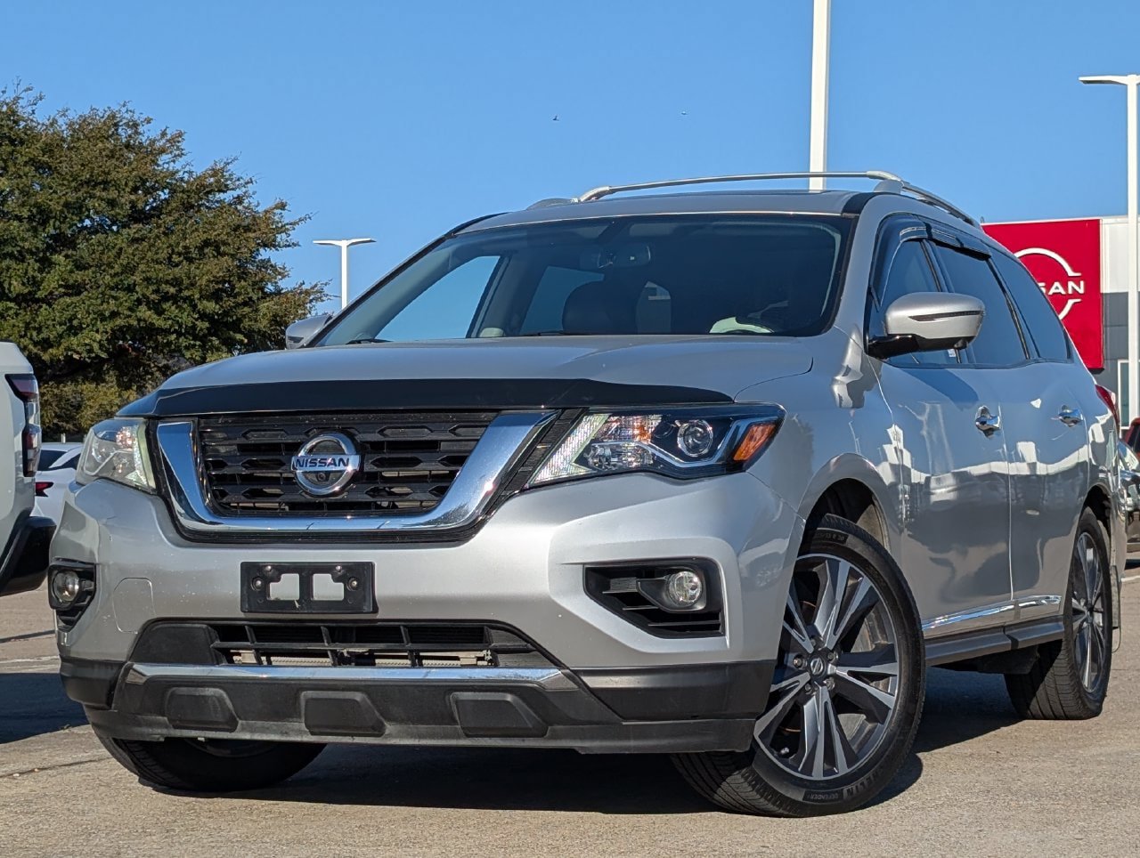 Used 2020 Nissan Pathfinder Platinum w/ Cargo Package FWD image 2