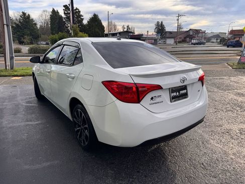 Used 2017 Toyota Corolla SE w/ SE Premium Package image 8