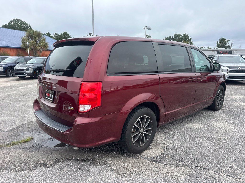 Used 2018 Dodge Grand Caravan SE FWD image 3