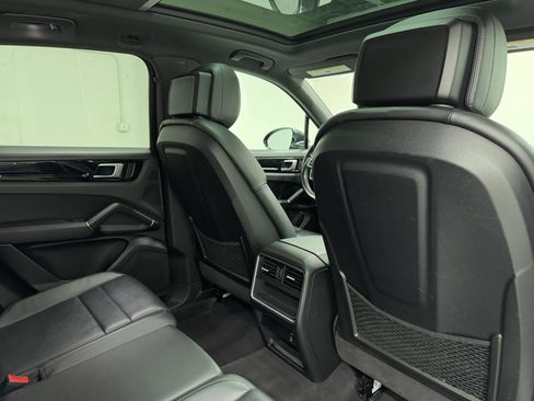 Used 2022 Porsche Cayenne AWD/4WD image 68