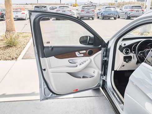 Used 2022 Mercedes-Benz GLC 300 w/ Premium Package Lite image 15