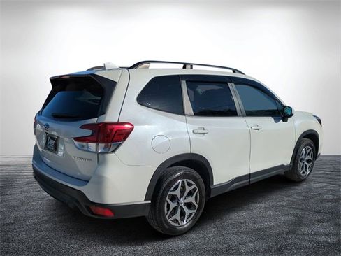 Used 2019 Subaru Forester Premium image 3