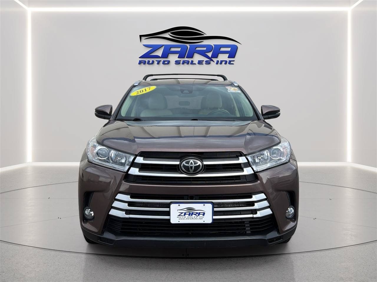 Used 2017 Toyota Highlander AWD V6 image 2