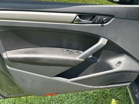 Used 2022 Volkswagen Passat 2.0T SE image 16