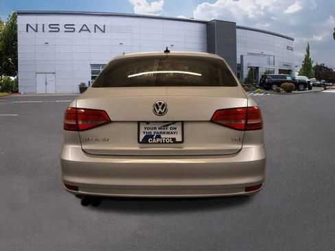 Used 2015 Volkswagen Jetta SE image 3