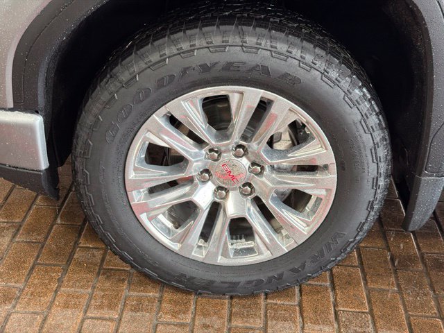 Used 2023 GMC Sierra 1500 Denali w/ Technology Package AWD/4WD image 10
