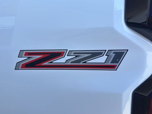 Used 2024 Chevrolet Colorado Z71 w/ Z71 Convenience Package 2 AWD/4WD image 53