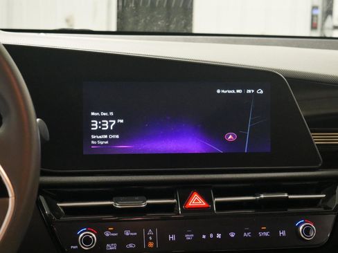 Used 2023 Kia Niro EX image 21