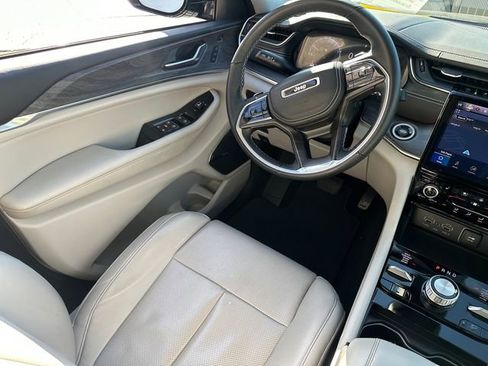 Used 2022 Jeep Grand Cherokee Overland AWD/4WD image 25