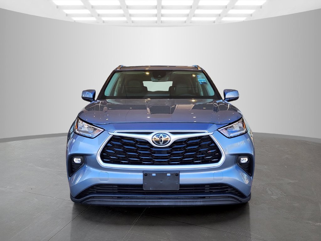 Used 2020 Toyota Highlander XLE FWD image 2