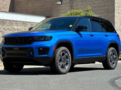 New 2023 Jeep Grand Cherokee Trailhawk w/ Advanced Protech Group II image 7