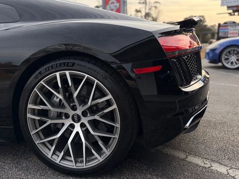 Used 2017 Audi R8 V10 w/ Ceramic Brake Package image 9