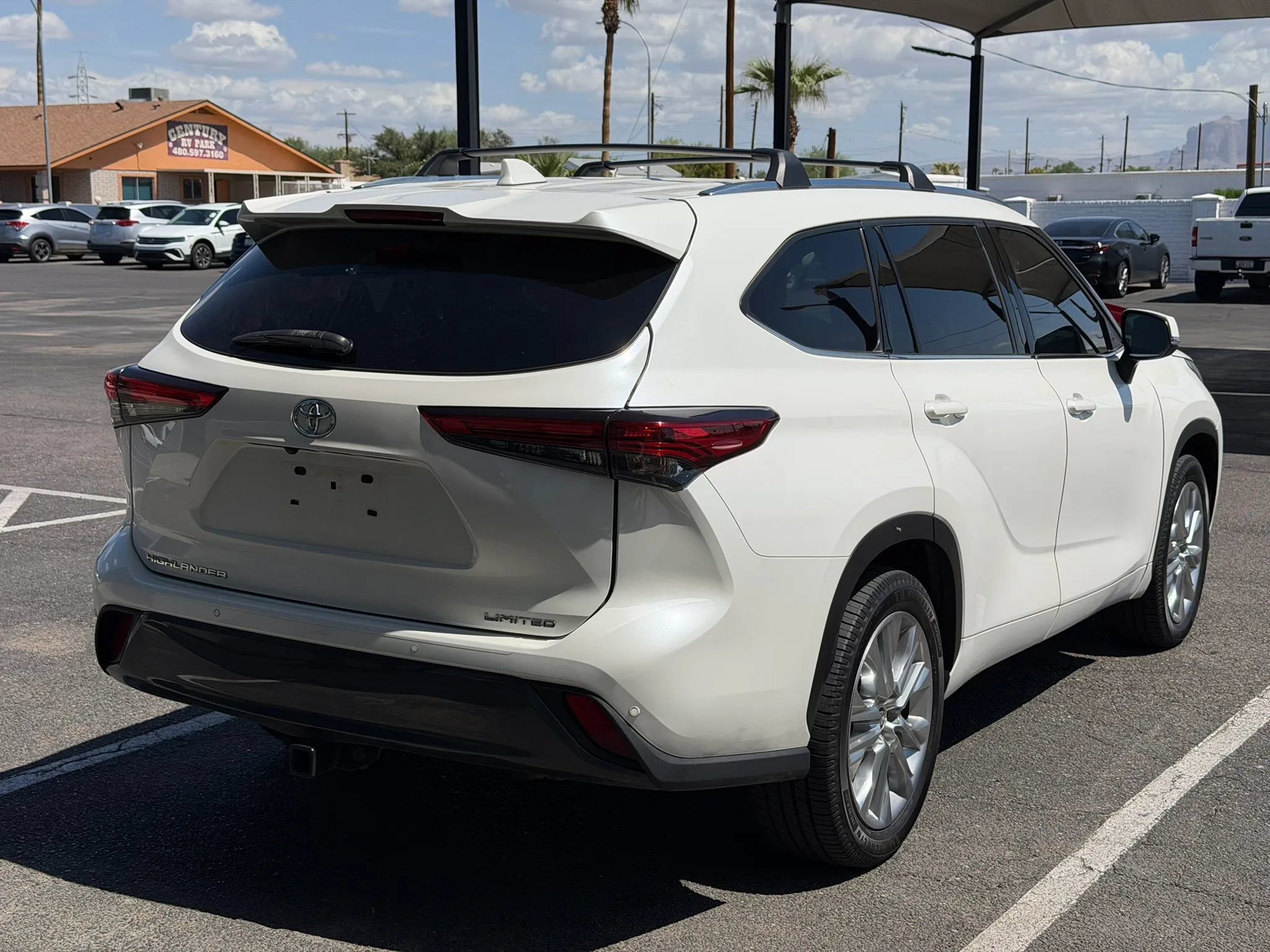 Used 2020 Toyota Highlander Limited FWD image 10