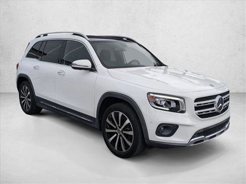 Used 2021 Mercedes-Benz GLB 250 w/ Premium Package image 3