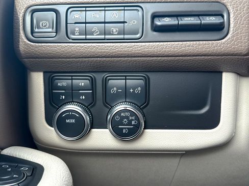 Certified 2022 GMC Yukon Denali image 43