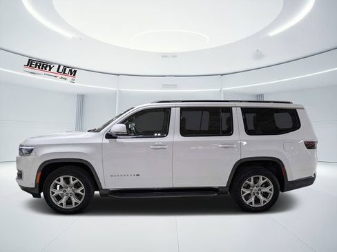 Used 2022 Jeep Wagoneer Series II AWD/4WD image 6