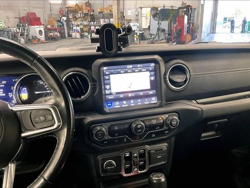 Used 2022 Jeep Wrangler Unlimited Sahara AWD/4WD image 5